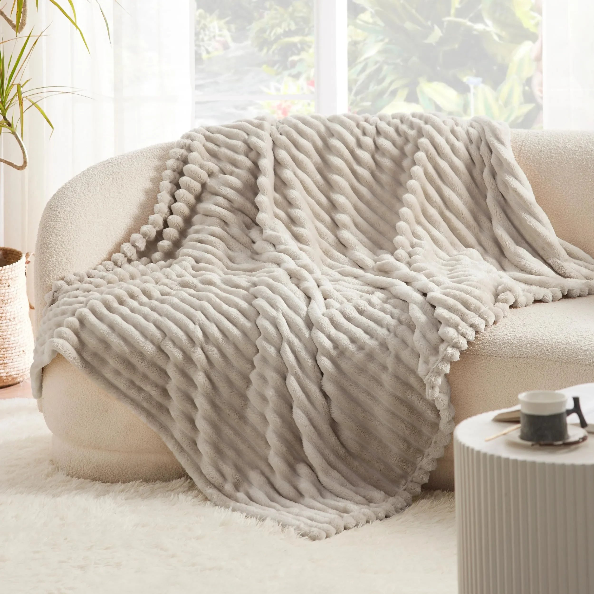 Flauschige Kaninchen-Decke – Gemütliche Decke für Sofa und Freizeit